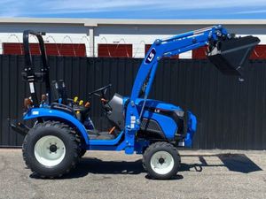Achetez un tracteur de jardin 4x4 avec chargeur frontal, tracteur multifonctionnel à roues - Product Image 1