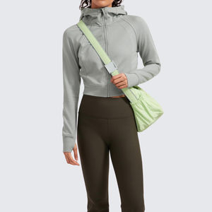 Ensemble deux pièces streetwear pour femme : sweat à capuche court zippé et pantalon de jogging, avec broderie de logo personnalisé - Product Image 4