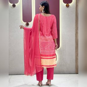 ชุดคุर्ติผ้าชีนอนพิมพ์ลายบันดานี ดีไซน์พิเศษ พร้อมงานปัก คอวี และผ้าคลุมไหล่ สำหรับงานเทศกาล หรูหรา พรีเมียม สไตล์ชาติพันธุ์ - Product Image 5