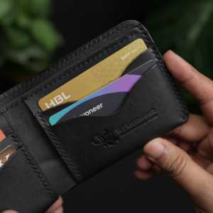 ไม่ใช่. กระเป๋าสตางค์หนังแท้คลาสสิค 81 แบบ พับสองตอน เย็บมือทั้งใบ ป้องกันการโจรกรรม RFID แบบเปิดปิด ขนาดสั้น สีดำ พร้อมโลโก้ - Product Image 4