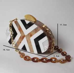 Achetez des pochettes élégantes en résine de créateur, pochette en résine pour femme, perle plaquée or, luxe, papillon, charme solide, ensemble de pochettes pour mariage de femme - Product Image 3