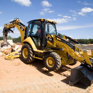 Tracteur sur pneus Cater.pillar 450F 2016, 4x4, chargeuse-pelleteuse, chargeuse frontale de 5 tonnes et pelle arrière, moteur de 90 CV, boîte de vitesses, pompe, occasion - Product Image 1