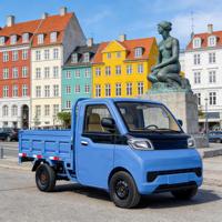 Mini camion électrique à cabine fermée, capacité de montée à 25 degrés, batterie au lithium 72V 200AH, moteur 4000W, vitesse 65 km/h, autonomie 201-300 km