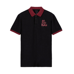 เสื้อโปโลผู้ชายแบบสั่งทำสีดำคอสีแดงเข้มและมีแขนเสื้อ - Product Image 5