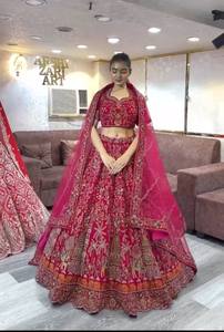 Design traditionnel exclusif brodé Lehenga Choli avec Dupatta prêt à expédier tenue de mariée Lehenga Choli pour femmes - Product Image 4