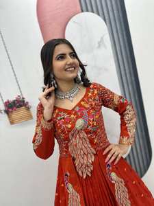 Lehenga de Seda Vichitra Confeccionada con Soporte de Lona Patta - Product Image 2