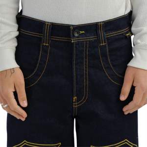 Royal Twin Wide Leg Homme Jeans Deep Indigo Résine traitée 26 Ouverture inférieure avec broderie dorée et rivets personnalisés - Product Image 5