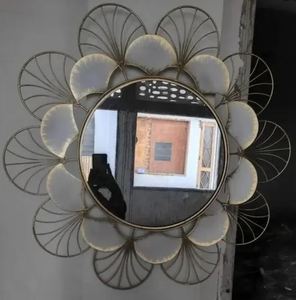 Espejo de pared de lujo decorativo al por mayor para decoración del hogar con diseño moderno y precio al por mayor - Product Image 1