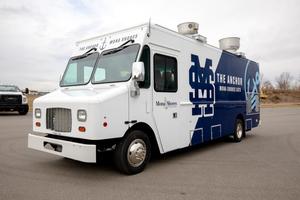 Nuevo camión de comida rápida de acero inoxidable a la venta completamente abastecido con todo incluye helado y carrito de perritos calientes - Product Image 2