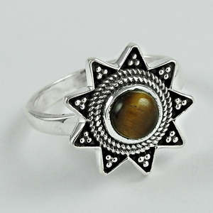 Anillo de Plata con Forma de Estrella y Piedra de Ojo de Tigre de Corte Redondo, el Mejor Regalo de Boda para Ella, Engaste Experto, Joyería Boho - Product Image 1