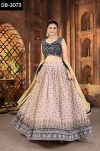 Dernières femmes portent des Lehenga Choli fantaisie avec belle broderie mariage et festival porter Georgette Lehenga Choli pour les femmes - Product Image 3