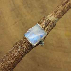 Nueva llegada 925 anillo de bodas de plata esterlina atractivo Arco Iris piedra lunar diamante principal diseño indio Venta caliente Ajuste de joyería - Product Image 1