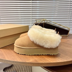 Bottes de neige haut de gamme de qualité supérieure avec tige épaisse, confortables et respirantes, adaptées à l'hiver, avec surface en fourrure douce. - Product Image 1