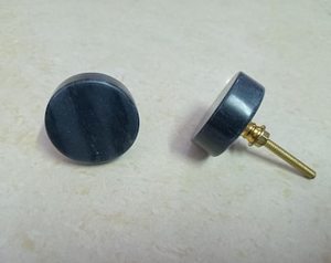 ลูกบิดประตูตู้หินอ่อนสีดำทองเหลือง พร้อมสี รูปทรง ขนาดที่กำหนดเอง ผลิตในอินเดีย - Product Image 2