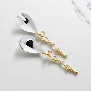 Serveur à salade en métal au design moderne pour les maisons contemporaines, offrant un look élégant et une manipulation confortable - Product Image 3