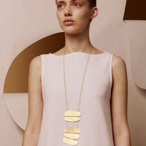 Collier à chaîne géométrique en laiton plaqué or unisexe fait à la main pour d'autres occasions - Product Image 1