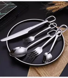 Ensemble de couverts 5 pièces uniques faits à la main avec design en forme de bêche couleur or et argenterie bien polie miroir pour les fêtes - Product Image 5