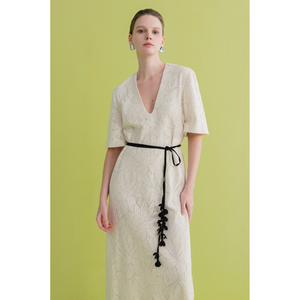 Conception spéciale manches longues col en V longue robe pour femme tissu de dentelle florale avec ceinture florale DILYS robe droite blanc ANT Vietnam - Product Image 1