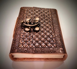 แพ็ค5สมุดบันทึกกระเป๋า A5สีน้ำตาลทำด้วยมือปกหนังนูนปกซอฟท์ที่จัดระเบียบแบบเกลียว A3เย็บอานที่กำหนดเองพร้อมสำหรับ - Product Image 3