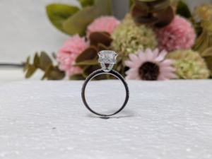 Bague de fiançailles en or blanc 14 carats massif pour femme, sertie d'un diamant de laboratoire de 1,50 ct, avec halo caché, certifiée IGI, bijoux de luxe - Product Image 2