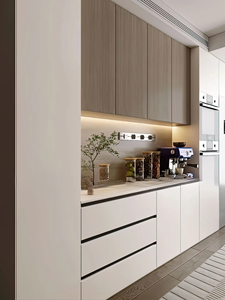 Meuble d'appoint de cuisine sur mesure avec panneaux composites en bois, niche à boissons, vitrine en verre, façades lisses et configuration flexible - Product Image 5