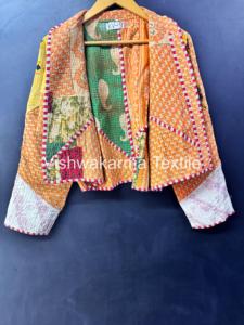 Veste courte matelassée Kantha pour femmes, fabrication artisanale indienne, réversible, respectueuse de l'environnement, patchwork fini, manteau vintage automne-hiver - Product Image 5