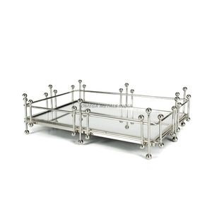 Juego de bandejas de servicio rectangulares doradas elegantes con asas modernas Presentación elegante en el hogar y entretenimiento con estilo - Product Image 4