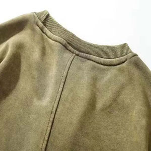 เสื้อสเวตเชิ้ตผู้ชายทรงโอเวอร์ไซส์ ล้างสีแบบ Acid Wash คอกลม แนวสปอร์ต ทรงปกติ ผ้าฝ้ายฟลีซ 100% รับสกรีนลายปักโลโก้ตามสั่ง - Product Image 3