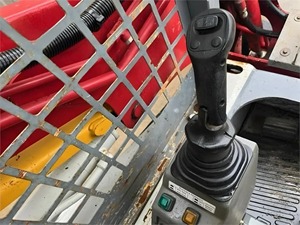 2016 TAKEUCHI TL8 Skid Steer Track Loader Máquina de buen mantenimiento Maquinaria de construcción de alta calidad - Product Image 3