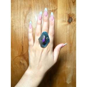 Bague ajustable Navajo taille unique plaquée or rose, Sugilite et argent sterling avec sertissage clos, idée cadeau élégante et tendance - Product Image 5