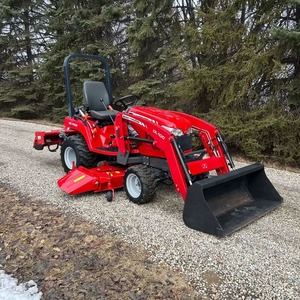 รถขุดขนาดเล็ก Massey Ferguson GC1725M รถแทรกเตอร์ล้อยางขนาดกะทัดรัด ขับเคลื่อน 2 ล้อ เครื่องจักรสำหรับจัดสวน - Product Image 1
