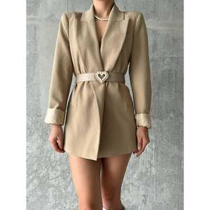 Cinturón de Resina para Mujer con Elegante Hebilla de Corazón de Perlas - Product Image 1