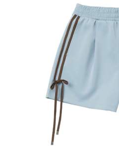 Shorts pour femmes bleu clair avec liens latéraux en ruban, taille élastique, tissu doux, style estival décontracté, bas confortables et tendance - Product Image 2