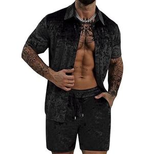 Ensemble de survêtement d'été en velours noir de haute qualité pour hommes – T-shirt et short assortis en velours pour le sport - Product Image 1