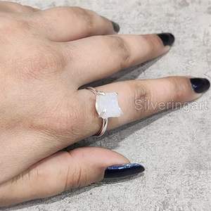 Bague pour femme en pierre de lune arc-en-ciel naturelle, pierre de naissance de juin, sertie à griffes, bijoux faits à la main, bague en argent sterling 925 - Product Image 5