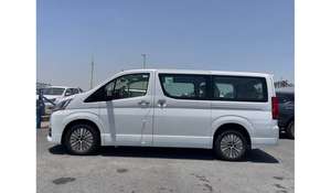 GRANVIA 2023 Premium Usada, Volante a la Izquierda, Tracción en las Cuatro Ruedas, Motor de Gasolina, Asientos de Cuero, Furgoneta de Aspiración Natural, Automática, Panorámica - Product Image 4