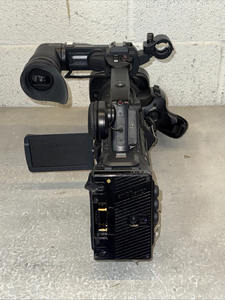 Nueva Cámara de Video ProHD GY-HM850U 4K de Alta Definición con Lente de Zoom Fujinon de 20x, Prueba de Visión Nocturna, Proyección MP3, Resistente al Agua y con WiFi - Product Image 2