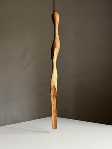 Rehausseur de chaussures en bois torsadé élégant avec une finition lisse, conçu pour une prise en main confortable et une esthétique intemporelle, en provenance d'Inde - Product Image 3