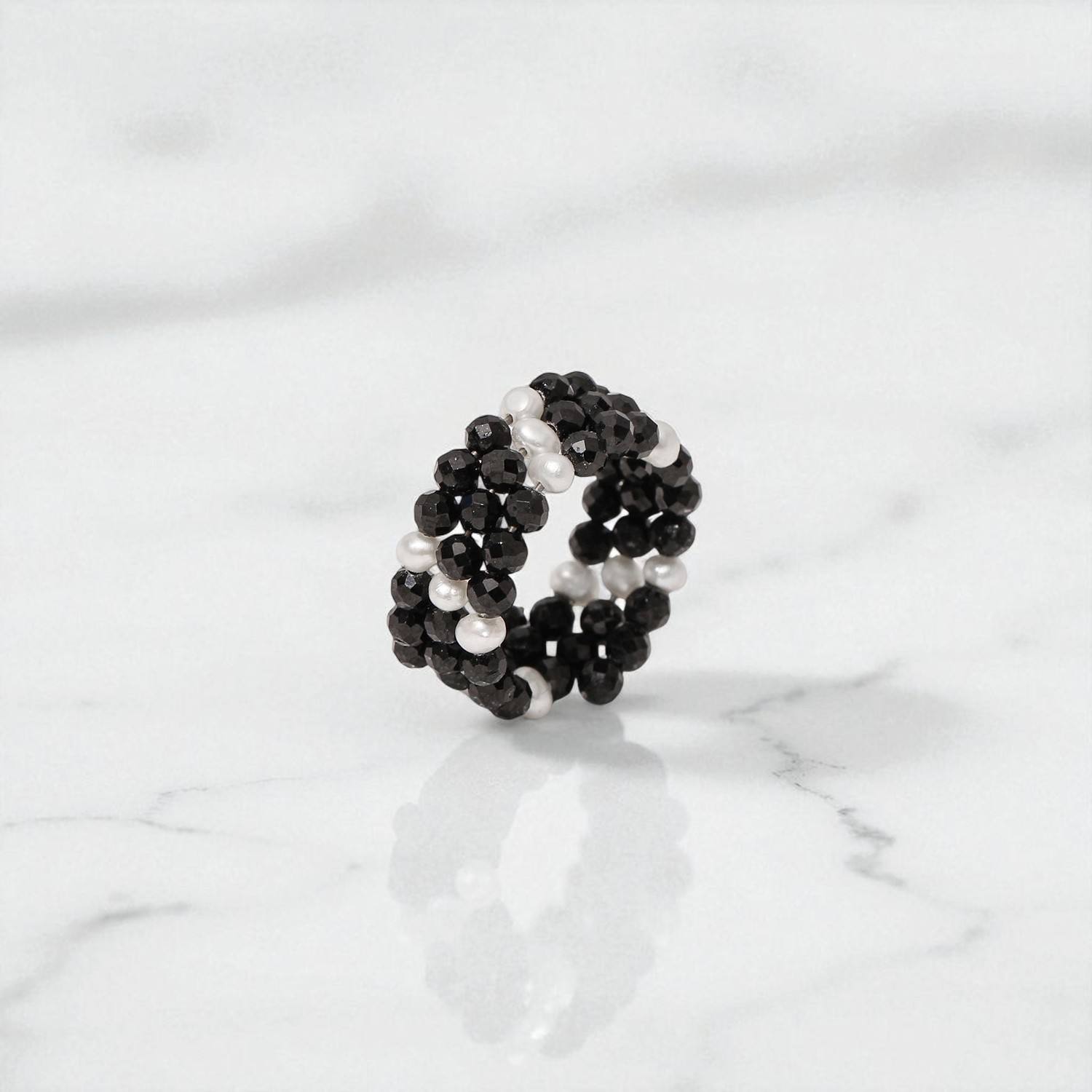 นิลและไข่มุกสีดำ