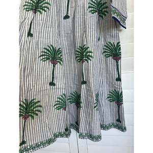 Kaftán de playa marroquí azul con estampado de palmeras, para cubrir el traje de baño - Product Image 4