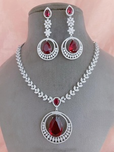 À la mode CZ Zircon Diamant Collier Avec Boucles D'oreilles Américain Diamant Look Ensemble De Bijoux pour Cadeau De Mariage Élégant Fête Pour Les Femmes - Product Image 3