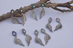 Joyería de diseño de moda hecha de latón 2025, lo último en tendencia, aretes de latón con aspecto de plata hechos a mano para niñas y mujeres - Product Image 4