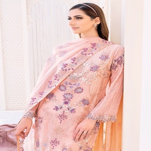 Vestidos Eid, vestidos de fiesta pesados para mujer con trajes Punjabi de tres piezas de gasa bordada de Ramsha Vol 23 Long Maxi Frock - Product Image 4