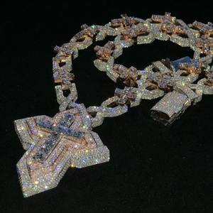 Pendentif personnalisé avec nom, serti en bézel, en or rose, avec moissanite taille brillant, certifié IGI, bijoux hip-hop pour femmes, par RB Gems - Product Image 1