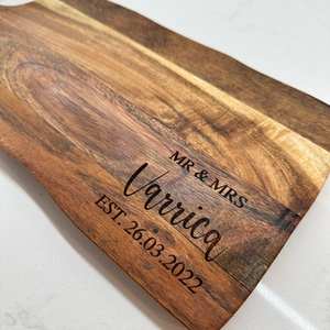 Planche à découper personnalisée, cadeau de mariage, planche à découper pour couple - Product Image 5
