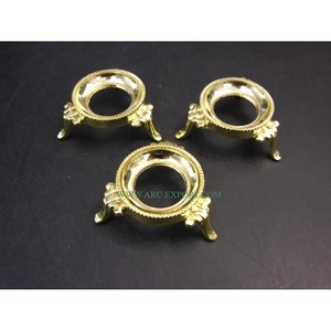 Moderno Soporte para Huevos en Latón Fundido Color Dorado, Calidad Exclusiva a Precios Asequibles - Product Image 1