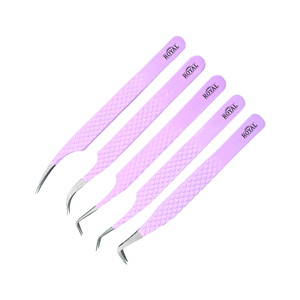 แหนบ Royal Tweezers Classic สีชมพูใหม่ สแตนเลสสตีล ปลายไฟเบอร์ป้องกันแม่เหล็ก สำหรับต่อขนตา ยกขนตา - Product Image 2