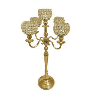 Magnifique Candelabre de Mariage Artisanal en Aluminium à 5 Bras avec Bols en Cristal, Finition Dorée, Couleur Personnalisable, Taille Personnalisable, Gravure Typographique - Product Image 1