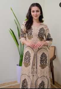 Ropa de fiesta de alta calidad Kurti para mujer con escote y pantalón elegantes disponibles a precios al por mayor desde la India - Product Image 5