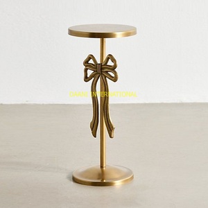 Table d'appoint de luxe en marbre avec bord dégoulinant orné d'or Table d'appoint artistique à base de piédestal pour salon chambre à coucher - Product Image 6